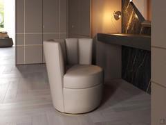 Petra Fauteuil en version XL avec base pivotante idéal comme siège devant une console de maquillage